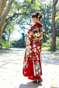 Kimono-Woman-000019192463_Full